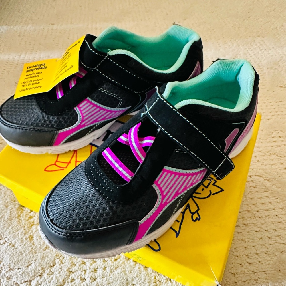 #🌻 245 Brand new kids Smartfit Black and Pink Sneakers with Velcro Closure US 7